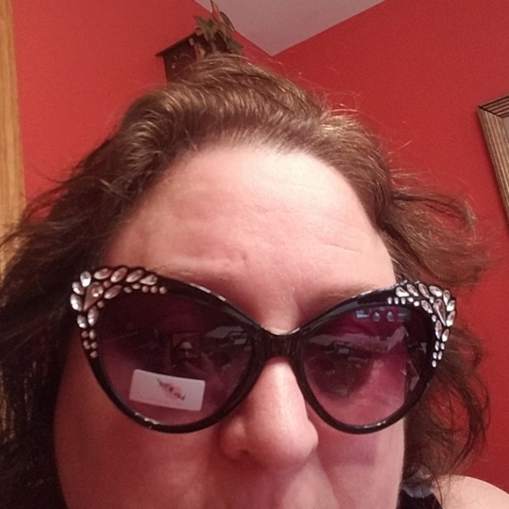 NWT Betsey Johnson sunglasses - Picture 5 of 6